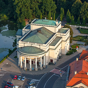 Kalisz, Villa Calisia dawniej PaĹ‚ac ĹšlubĂłw, obecnie Teatr im. Boguslawskiego. EU, Pl, Wielkopolskie. Lotnicze.