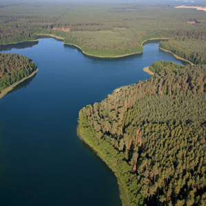 EU. PL, warm - maz. Lotnicze. Jezioro Jegocin, Mazurski Park Krajobrazowy.