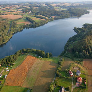 Lotnicze, EU, PL, Pomorskie. Kaszubski Park Krajobrazowy. Jezioro Brodno Wielkie.  
