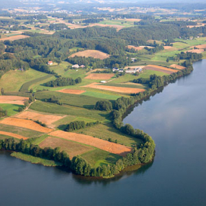 Lotnicze, EU, PL, Pomorskie. Kaszubski Park Krajobrazowy. Jezioro Radunskie Dolne.   