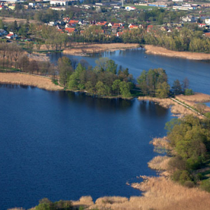 Jezioro Kraksy pod Biskupcem. EU, Pl, warm-maz, LOTNICZE.