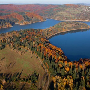 Jezioro Solinskie. EU, Pl, podkarpackie. Lotnicze.