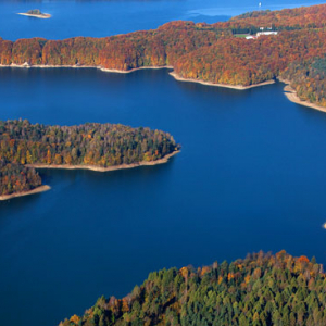 Jezioro Solinskie. EU, Pl, podkarpackie. Lotnicze.
