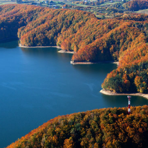 Jezioro Solinskie. EU, Pl, podkarpackie. Lotnicze.