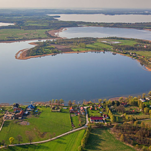 Zatoka Kalska z jeziorem Swiecajty. EU, Pl, Warm-Maz. Lotnicze.