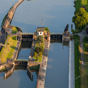Januszkowice, Sluza Januszkowice na Odrze. EU, Pl, Opolskie. Lotnicze.