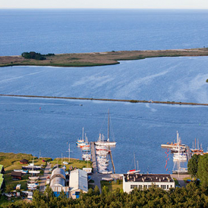 Gdansk, przystan Osrodka AZS w dzielnicy Gorki Zachodnie nad Wisla Smiala. EU, PL, Pomorskie. Lotnicze.