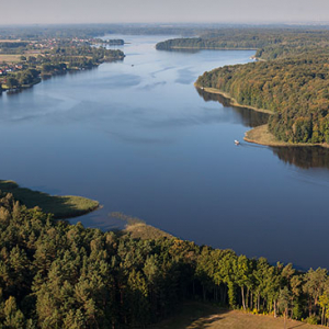 Jeziorak, panorama jeziora od strony m. Jazdzowki w kierunku Ilawy. EU, PL, Warm-Maz. Lotnicze.
