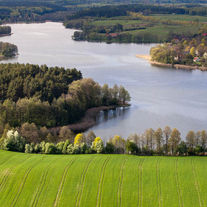 Jezioro Dluzec. EU, Pl, Warm-Maz. Lotnicze.