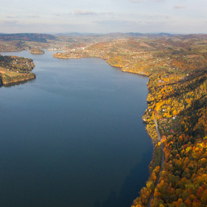Jezioro Roznowskie, widok od strony W. EU, Pl,, Malopolskie. Lotnicze.