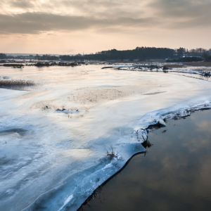 Rzeka Lyna, 01.02.2017 r. zimowe rozlewiska w okolicy Lidzbarka Warminskiego. EU, Pl, Warm-Maz. Lotnicze.