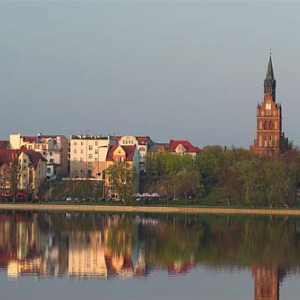 _W060179 panorama Ełku przez jezioro Ełckie