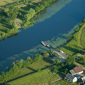 LOTNICZE. Zulawy Wislane, przeprawa promowa przez rzeke Nogat.