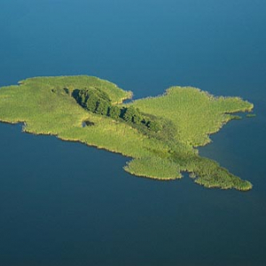 LOTNICZE. Warm-Maz. Wyspa na jeziorze Dobskie i Labap.