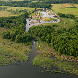 Lotnicze, Pl, warm-maz. Mazurski Park Krajobrazowy. Niedzwiedzi Rog, jezioro Sniardwy.