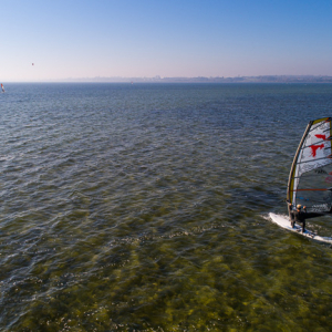 Windsurfing w Zatoce Puckiej EU, PL, Pomorskie. Lotnicze
