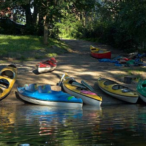Kajaki na brzegu Krutyni