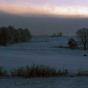 zima snieg  pejzaz widok zachod slonca zachod snieg zima wieczor noc pejzaz poziom polska fot. Wojciech Wojcik europa diapozytyw dia 645 warminsko-mazurskie warminsko mazurskie warmia mazury mazury zima d031542    115