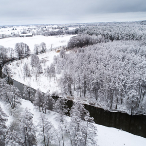 Laniewo, meandry rzeki Lyna w zimowej scenerii. EU, PL, warm-maz. Lotnicze.