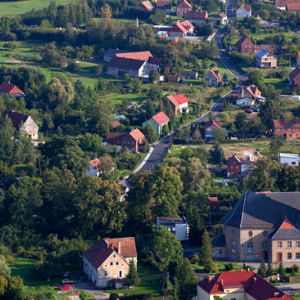 Panorama na Biedrzychowice. EU, Pl, Dolnoslaskie. Lotnicze.