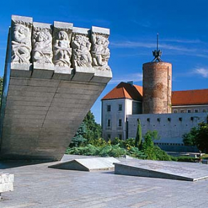 Głogów, pomnik obrońcom głogowa