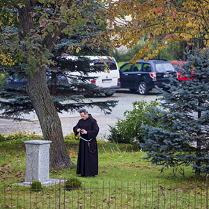 Klodzko, 1 listopada 2014 r. ogrod Klasztoru Franciszkanow. EU, PL, Dolnoslaskie.