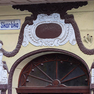 Legnica, detal architektoniczny na jednej z kamienic przy ulicy Fryderyka skarbka. EU, Pl, Dolnoslaskie.