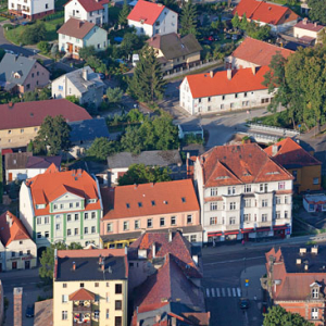 Lwowek Slaski, kamienice. EU, PL, Dolnoslaskie. LOTNICZE.