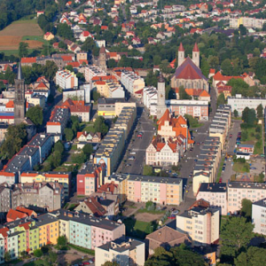 Lwowek Slaski, panorama na centrum miasta. EU, PL, Dolnoslaskie. LOTNICZE.