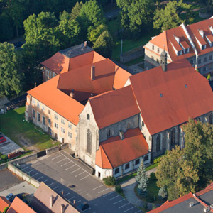 Lwowek Slaski, budynek Sadu Rejonowego. EU, PL, Dolnoslaskie. LOTNICZE.