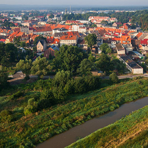 Milicz, panorama na miasto przez rzeke Barycz. EU, Pl, Dolnoslaskie. Lotnicze.