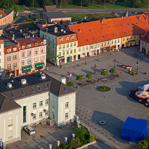 Milicz, rynek miejski z ratuszem. EU, Pl, Dolnoslaskie. Lotnicze.