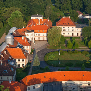 Milicz, palac klasycystyczny, obecnie siedziba Technikum Lesne. EU, Pl, Dolnoslaskie. Lotnicze.