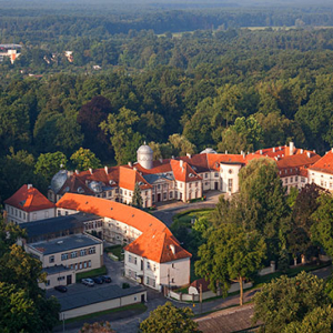 Milicz, palac klasycystyczny, obecnie siedziba Technikum Lesne. EU, Pl, Dolnoslaskie. Lotnicze.