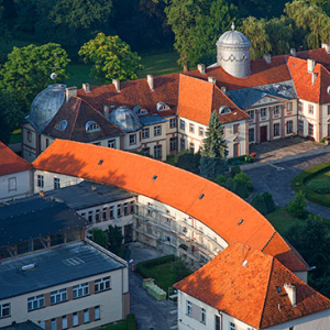Milicz, palac klasycystyczny, obecnie siedziba Technikum Lesne. EU, Pl, Dolnoslaskie. Lotnicze.