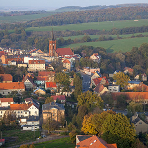 Niemcza, panorama miasta od strony S. EU, PL, Dolnoslaskie. Lotnicze.