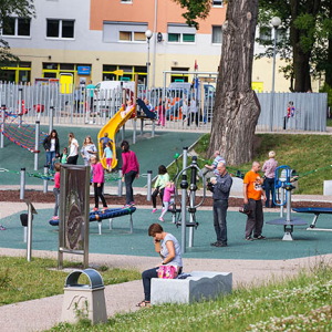 Olesnica, plac zabaw przy ulicy Cieszynskiego. EU, Pl, Dolnoslaskie.