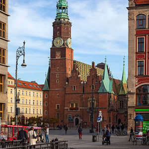 Wroclaw, Ratusz Miejski widoczny z Placu Solnego. EU, PL, Dolnoslaskie.