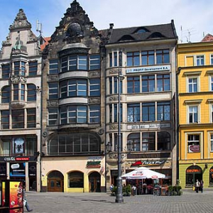 Dolnoslaskie. Wroclaw, wczesnomodernistyczny dom towarowy-Rynek 48, 49, 50.