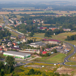 Zgorzelec po stronie SE z widoczna obwodnica miasta. EU, PL, Dolnoslaskie. LOTNICZE.