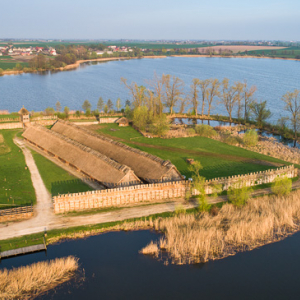 Biskupin, Muzeum Archeologiczne - osada obronna