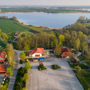 Biskupin, Muzeum Archeologiczne - parking i infrastruktura