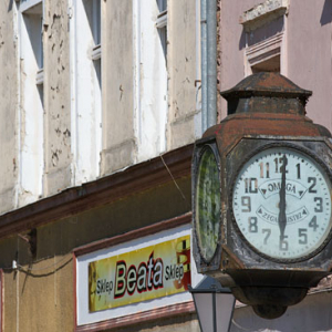 Chelmno - zegar przy rynku. EU, PL, Kujawsko-Pomorskie.