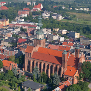 Chelmza - Bazylika Katedralna. EU, PL, Kujawsko-Pomorskie. LOTNICZE.