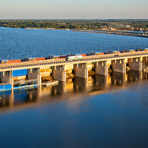 Wloclawek, zapora na Wisle. EU, PL, Kujawsko - Pomorskie. Lotnicze.