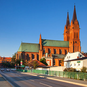 Wloclawek, Katedra widoczna z mostu im. Rydza Smiglego. EU, PL, Kujawsko - Pomorskie.