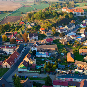Cedynia, centrum miasta. EU, Pl, Lubuskie. Lotnicze.