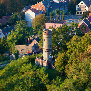 Cedynia, wieza widokowa. EU, Pl, Lubuskie. Lotnicze.
