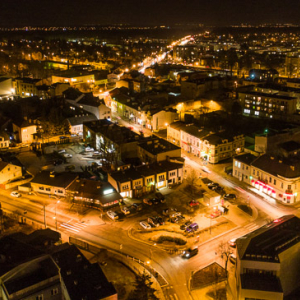 Piaseczno, lotnicza, nocna panorama miasta. EU, PL, mazowieckie. Lotnicze.