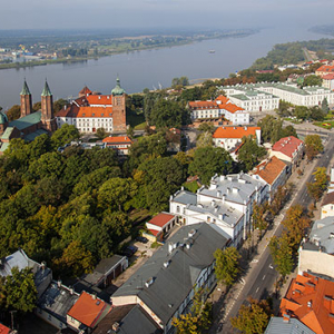 Plock, panorama na stara czesc miasta. EU, PL, Mazowieckie. Lotnicze.